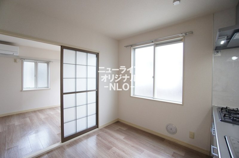 その他　キッチンー洋室　お料理をしながら家族との会話も弾みます！