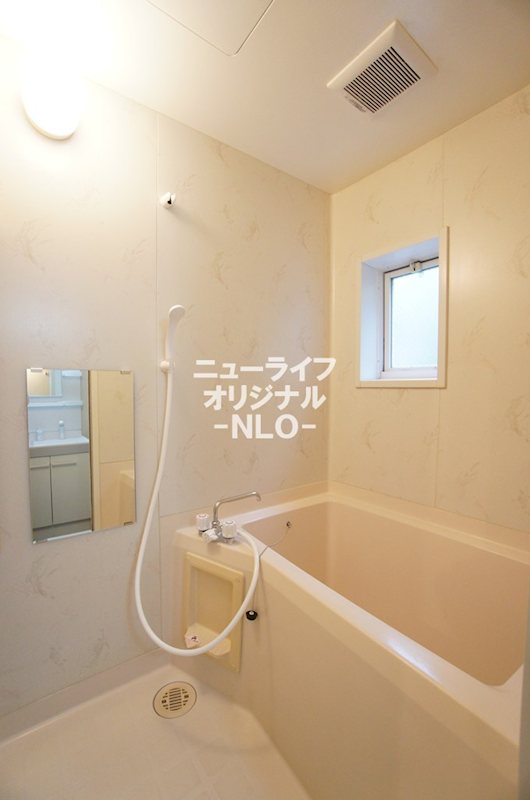 バス・シャワールーム　バスタブに浸かってゆっくりと一日の疲れをリフレッシュ！