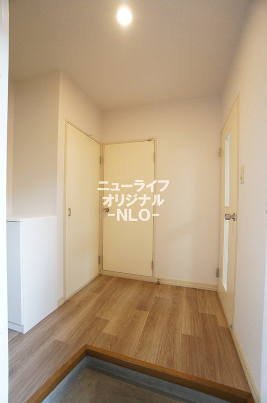 玄関　広々とした玄関周り。シューズボックスも設置されています！