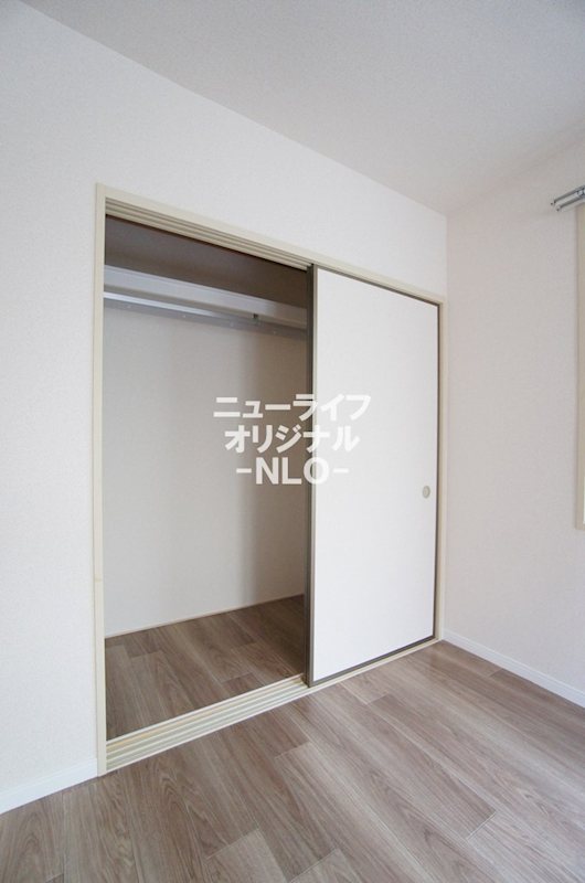 収納　お洋服の収納に便利なハンガーパイプ付き☆