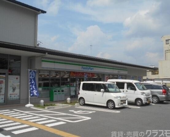 コンビニ　ファミリーマート嵯峨新宮町店（コンビニ）まで382m