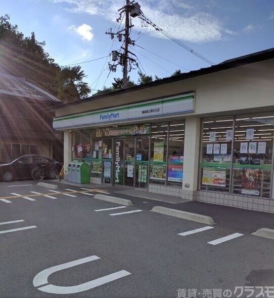 コンビニ　ファミリーマート嵯峨嵐山駅北口店（コンビニ）まで927m