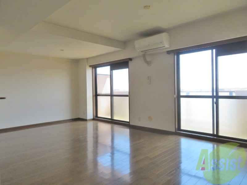 居室・リビング　広々とした１５．８帖のＬＤＫです☆走り回れそうですね。