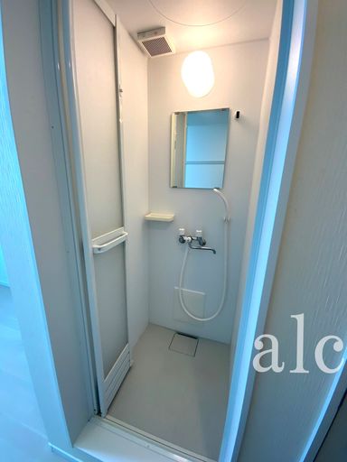 バス・シャワールーム　すっきりとしたシャワールームです　同仕様☆敷金礼金ゼロ☆初期