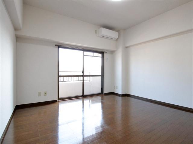 居室・リビング　松山市山越　エンブレム山越　リビング