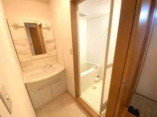 洗面設備　朝の身支度には欠かせない独立洗面化粧台