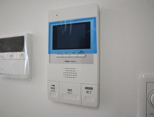 セキュリティ　201号室モデルです。床・建具の色合いは異なります。