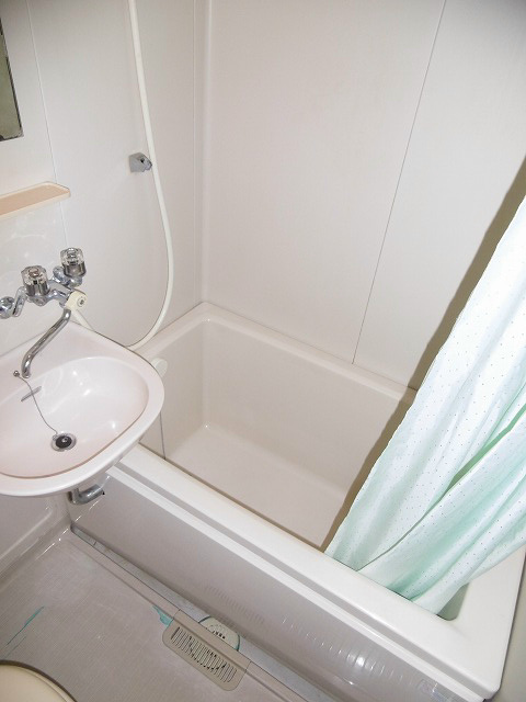 洗面設備　写真は203号室です（参考）