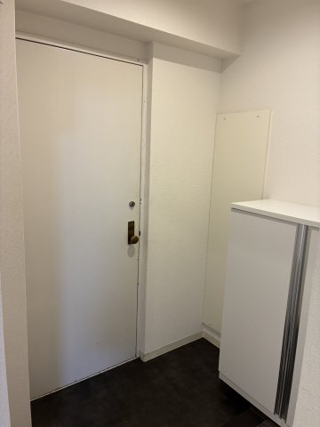 玄関　ゆったり過ごせる居間です