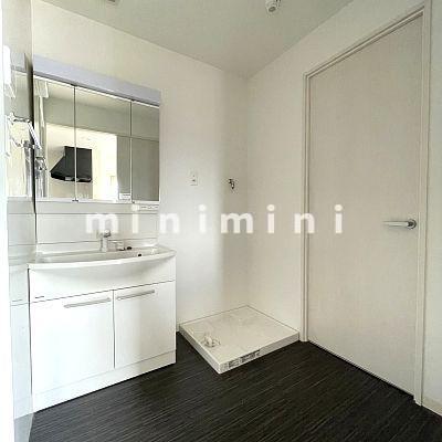 洗面設備　※写真は別号室のものですので現状優先とさせていただきます