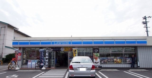 コンビニ　ローソンさぬき志度駅前店さん（コンビニ）まで400m