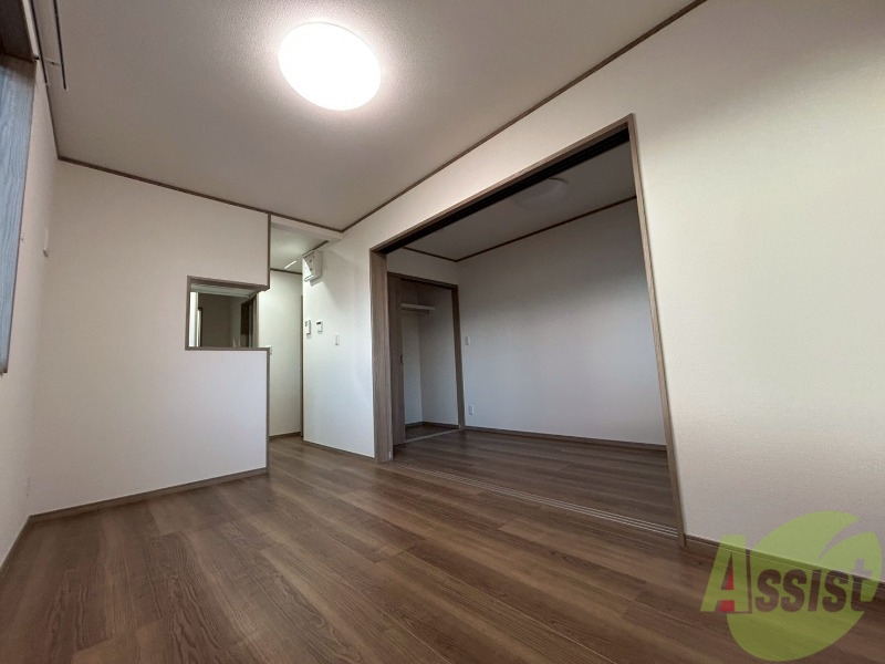 居室・リビング　８．３帖のリビングルームです。２人暮らしもＯＫです。