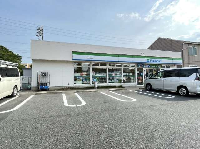 コンビニ　ファミリーマート（コンビニ）まで524m