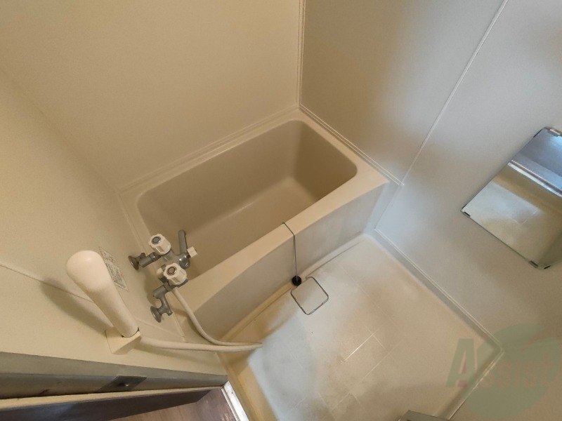 バス・シャワールーム　お風呂になります。一日の疲れを癒してくださいね。