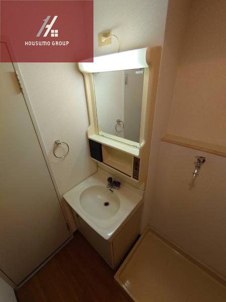 洗面設備　独立洗面台あり、毎朝おしゃれに忙しい女性の方におすすめです