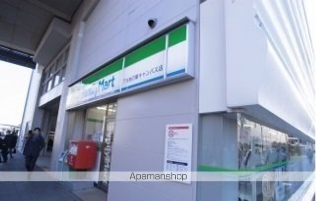 コンビニ　ファミリーマート（コンビニ）まで266m