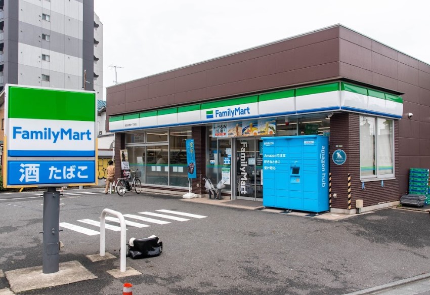 コンビニ　ファミリーマート世田谷若林一丁目店（コンビニ）まで169m