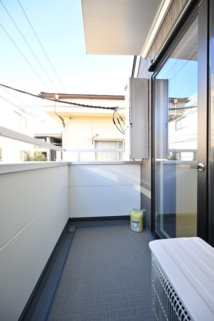 バルコニー　暖かな日差しのふりそそぐバルコニー