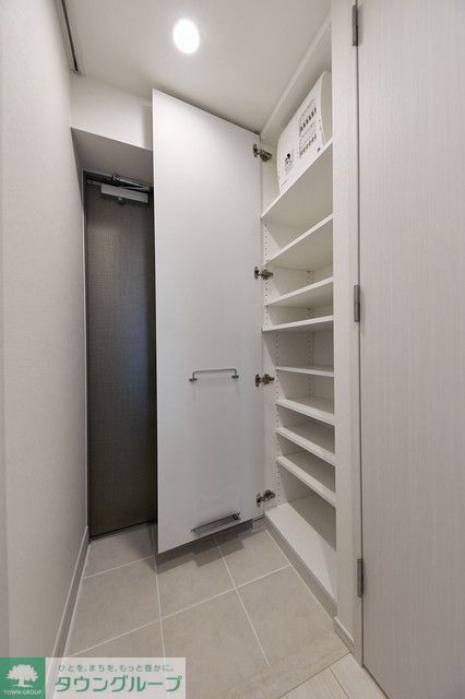 玄関　※写真は同タイプ住戸です。