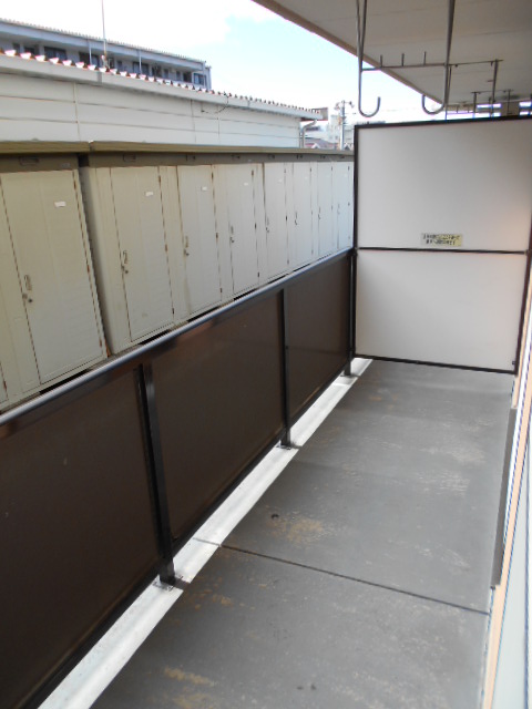 バルコニー　南面ルーフ・ワイドバルコニー（物干し設備有り）