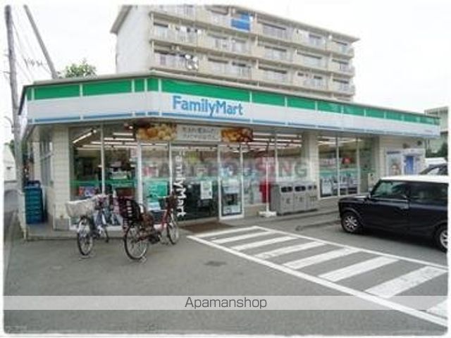 コンビニ　ファミリーマート（コンビニ）まで359m