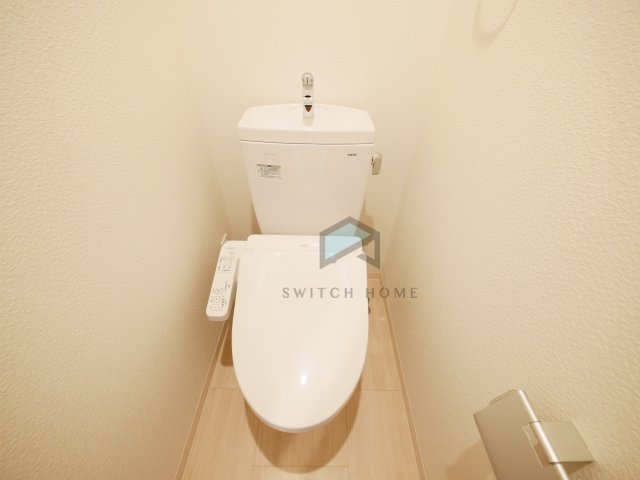 トイレ　落ち着いた色調のトイレです