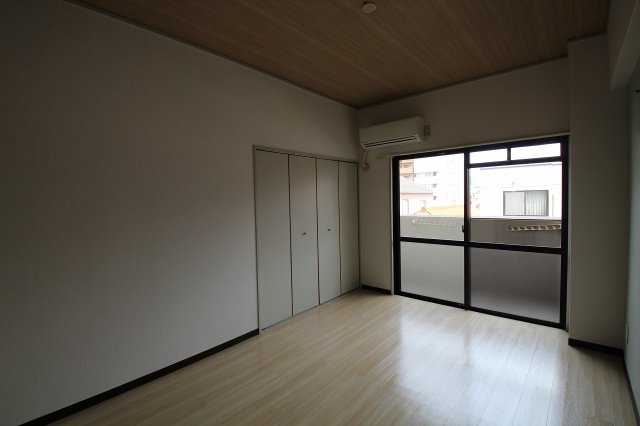 居室・リビング　※同建物・別号室の写真です