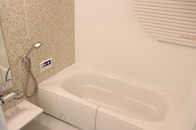 バス・シャワールーム　追い焚き給湯付き浴室