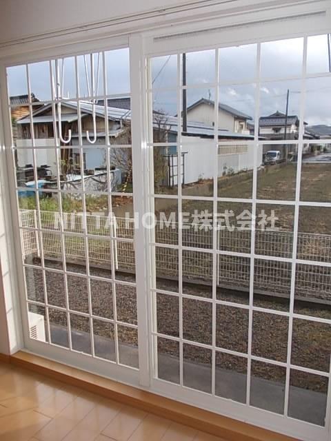 バルコニー　南向きの専用テラスも完備◇