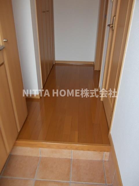 玄関　シューズボックス付きの玄関も広々♪