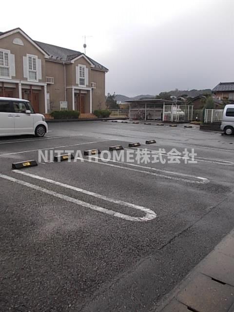 駐車場　敷地内に駐車場も完備(^O^)