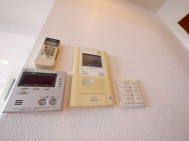 セキュリティ　お顔が見えるモニター付きインターホンもございます。