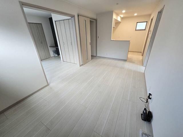 居室・リビング　☆明るい洋室☆