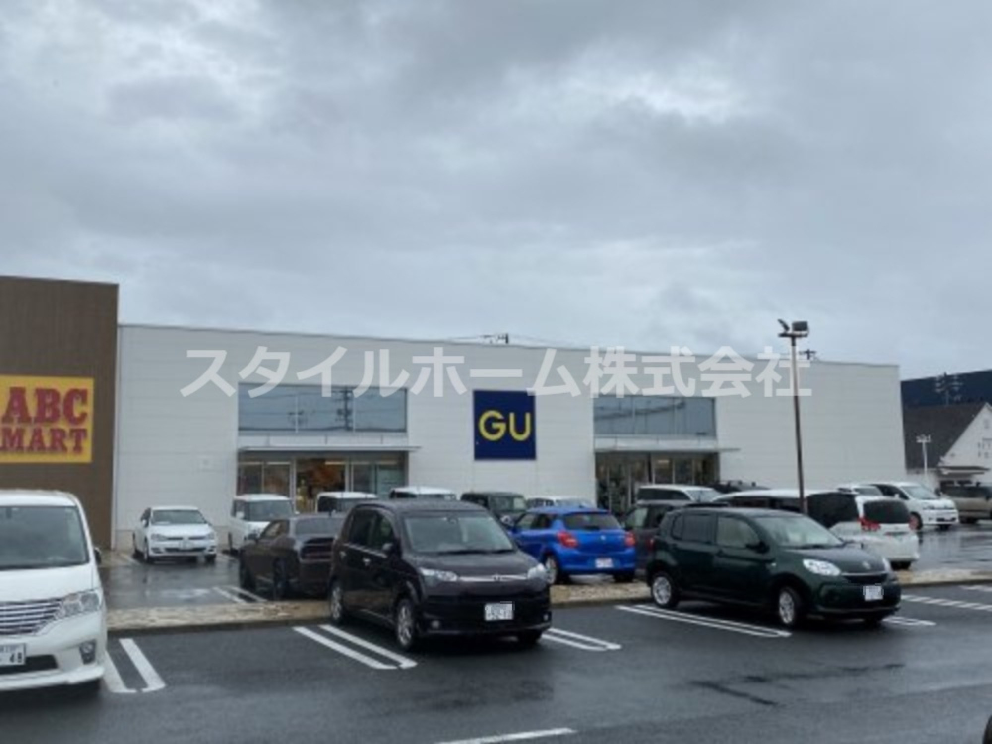 ショッピングセンター　ジーユー（ショッピングセンター）まで1217m