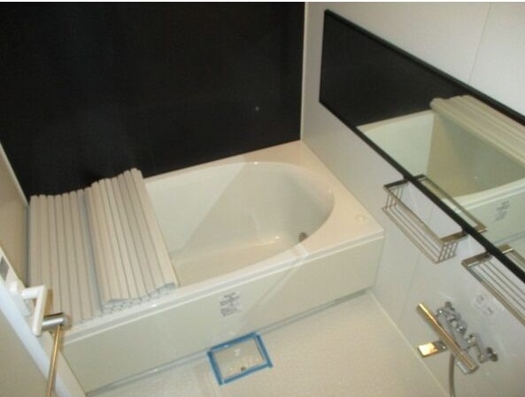 バス・シャワールーム　一日の汗や疲れはこちらで洗い流して下さい