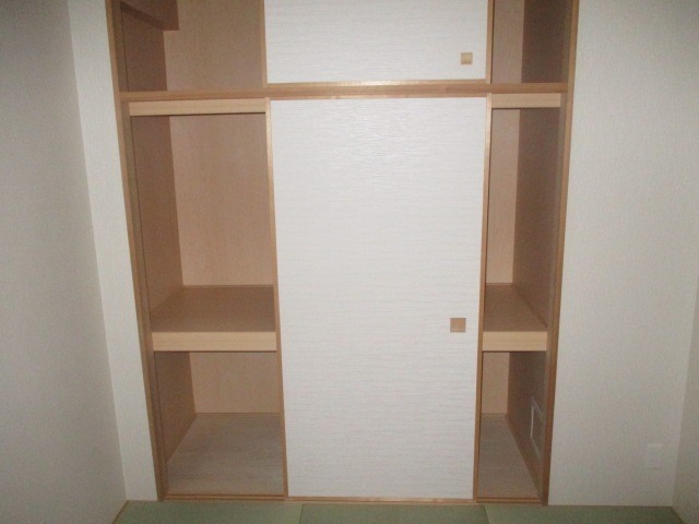 収納　かさばりやすいお洋服もたっぷり収納可能です