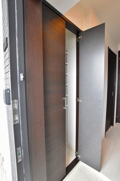 エントランス　★トールタイプシューズBOXなので棚を外せばブーツも置けます