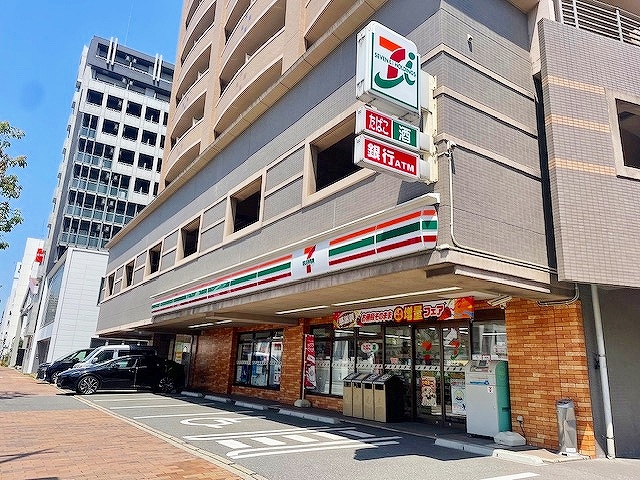 コンビニ　☆セブンイレブン 小倉片野3丁目店（コンビニ）まで30m