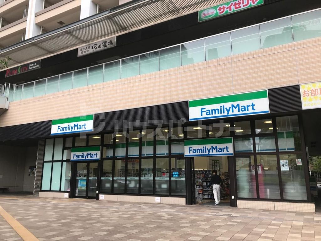 コンビニ　ファミリーマート武蔵浦和駅東店（コンビニ）まで190m