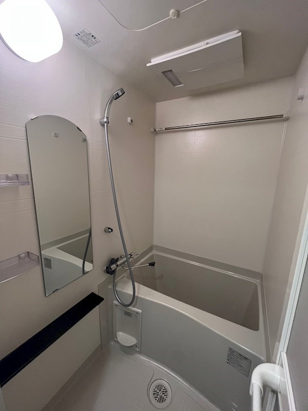 バス・シャワールーム　コンパクトで使いやすいお風呂です