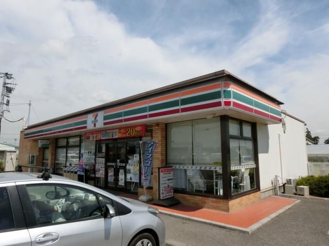 コンビニ　セブンイレブン（コンビニ）まで627m