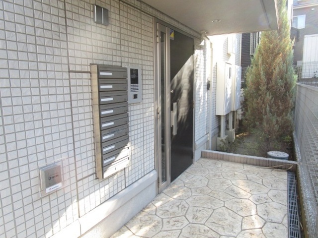 エントランス　オートロック付きエントランス