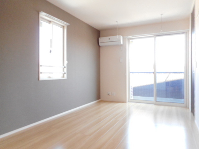 居室・リビング　居室全景