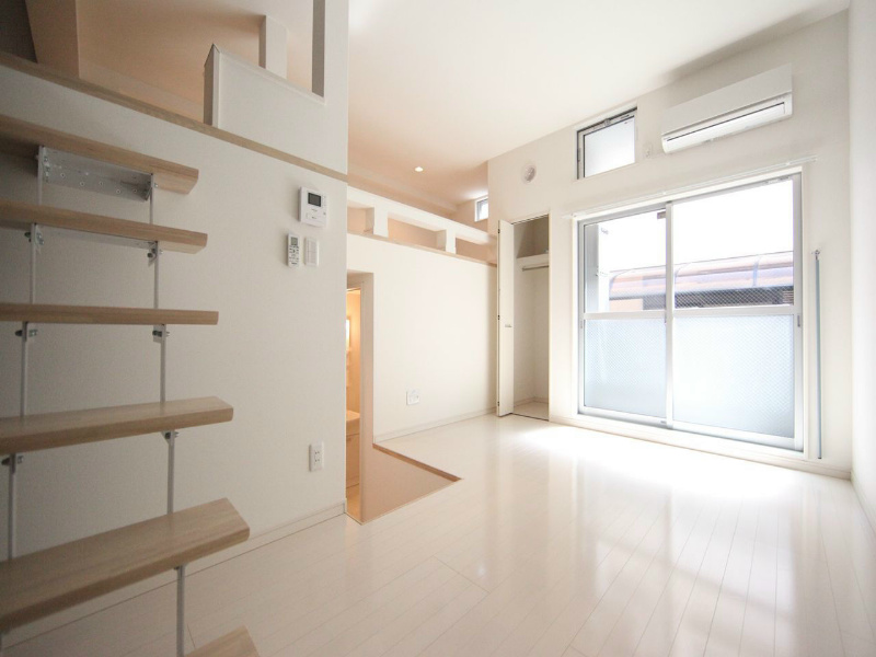 バルコニー　洋室6.7帖　上階ロフト5.7帖（収納でも部屋でも使えます）