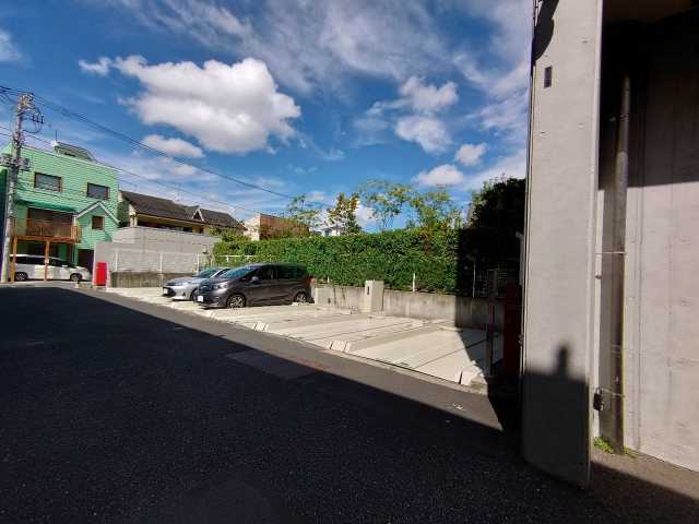 駐車場　リライフ下北沢店