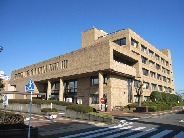 役所　伊勢原市役所（役所）まで150m