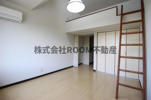 居室・リビング　こちらのリビングで趣味の時間をお楽しみください