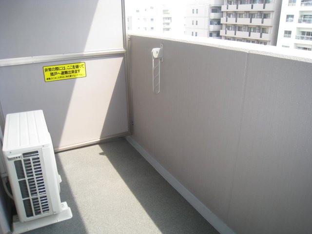 バルコニー　同物件別号室の写真です。