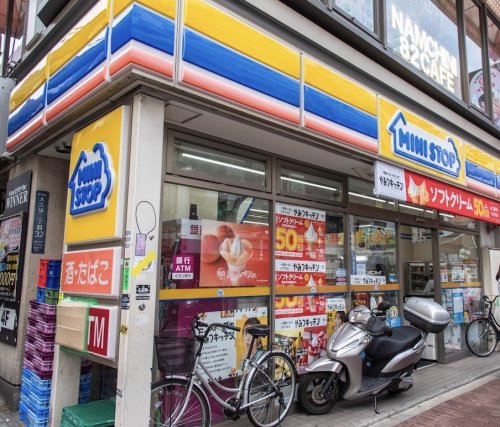 コンビニ　ミニストップ 新大久保駅東口店（コンビニ）まで76m