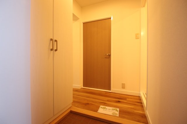 玄関　※他部屋の参考写真です。